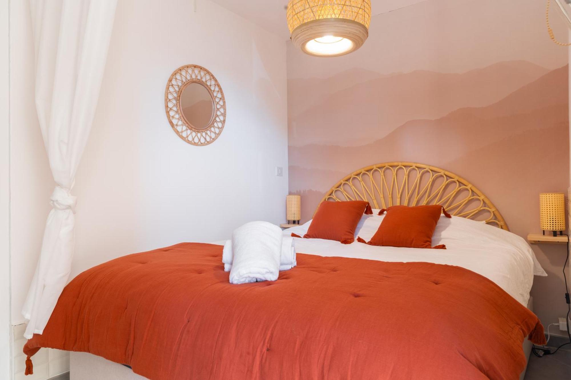 Appartement Cosy, Piscine, Clim, Parking Prive - Proche - Arrivee Autonome - Lit Queen Size La Seyne-sur-Mer